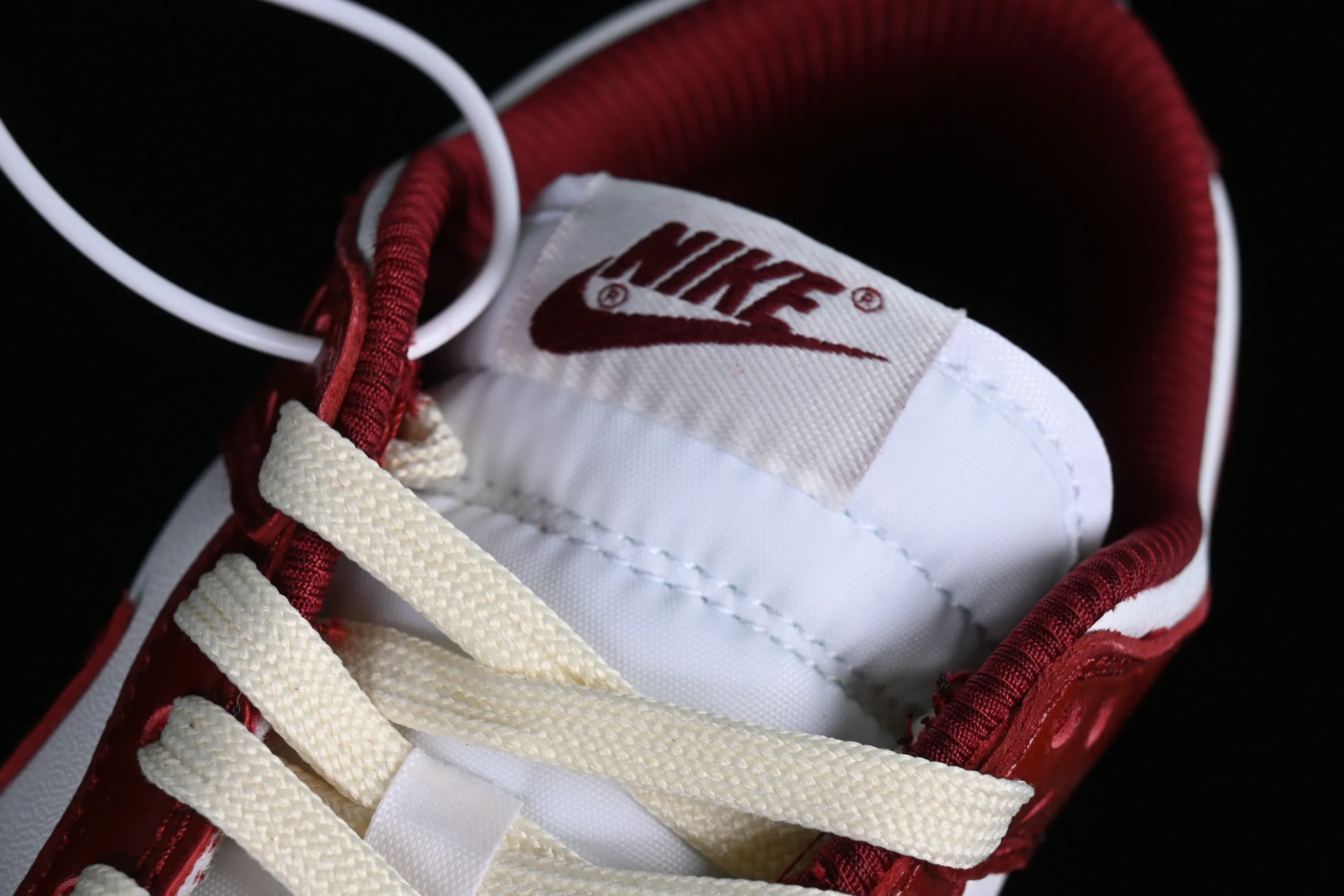 All Categories Nk SB Dunk Series Nk SB Dunk Low Low-top sneakers Cost-effective version Nk Dunk Low Prm "Team Red" Retro white and red SB low-top sports and leisure sneakers FJ4555-100